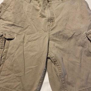 Men’s kaki shorts size 32